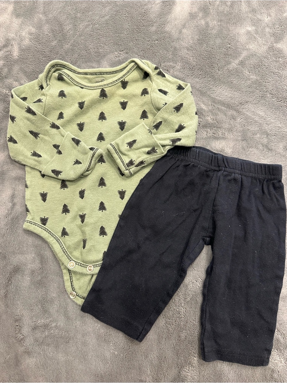 Green Tree-Print Long-Sleeve Bodysuit with Black Pants - Kids One-Piece Set